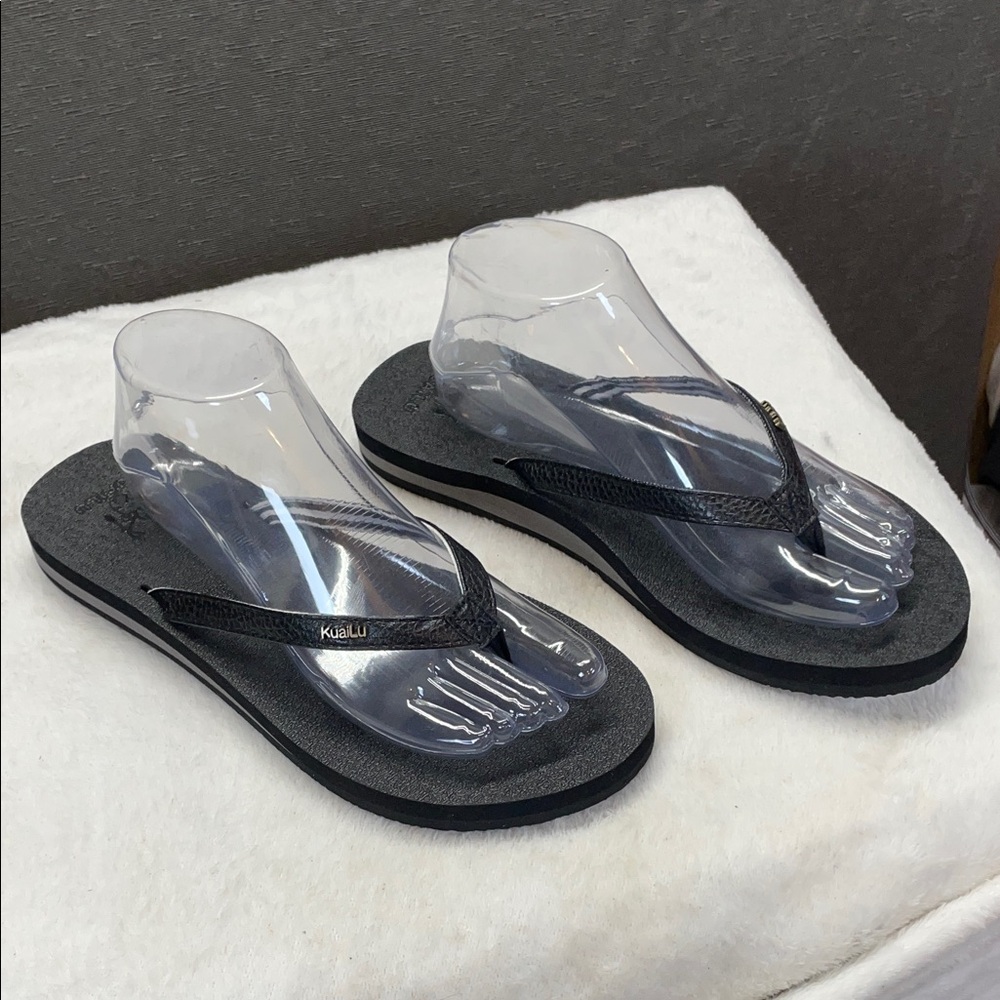 Kuailu Minimalist Black and Gray Sandals with Contoured Footbed